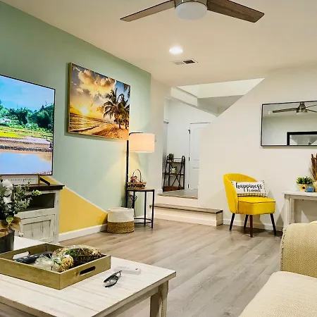 Luxury Modern & Cute- Minutes To The White-Sand Beaches